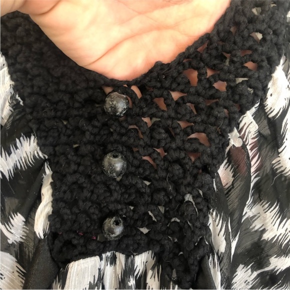 2B Bebe Black White Patterned Crochet Top - Picture 10 of 14